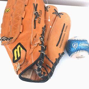 Mizuno Max Flex Softball Glove Professional# MZ1309 Steerhide + Franklin Ball